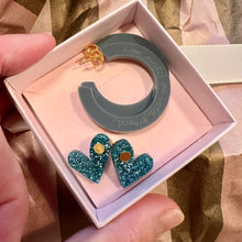 Load image into Gallery viewer, Glitter Green Minnie Happy Hearts &amp; Grey Small Lovely Loops
